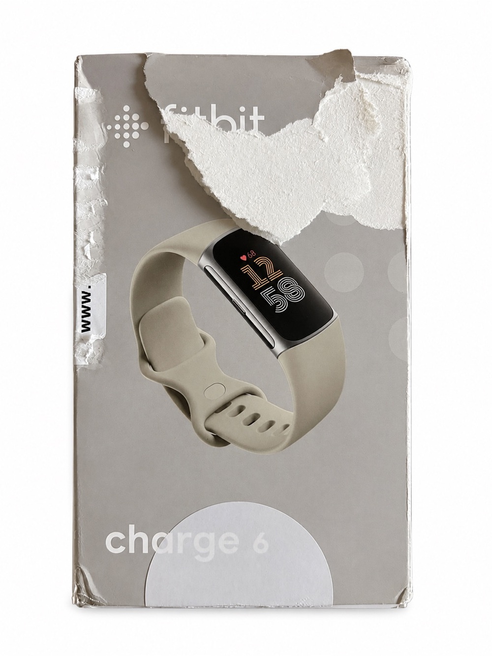 Fitbit charge 6 Fitness Tracker in porcelain/Silver - fitbit. New, box damaged - Picture 3 of 6